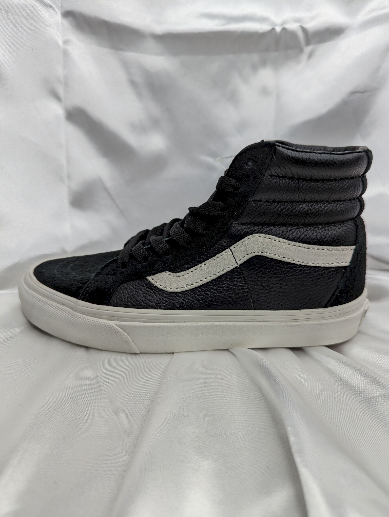 VANS SK8-Hi 女子黑白撞色全牛皮高级质感高帮滑板鞋VN0A4U3DNA0.