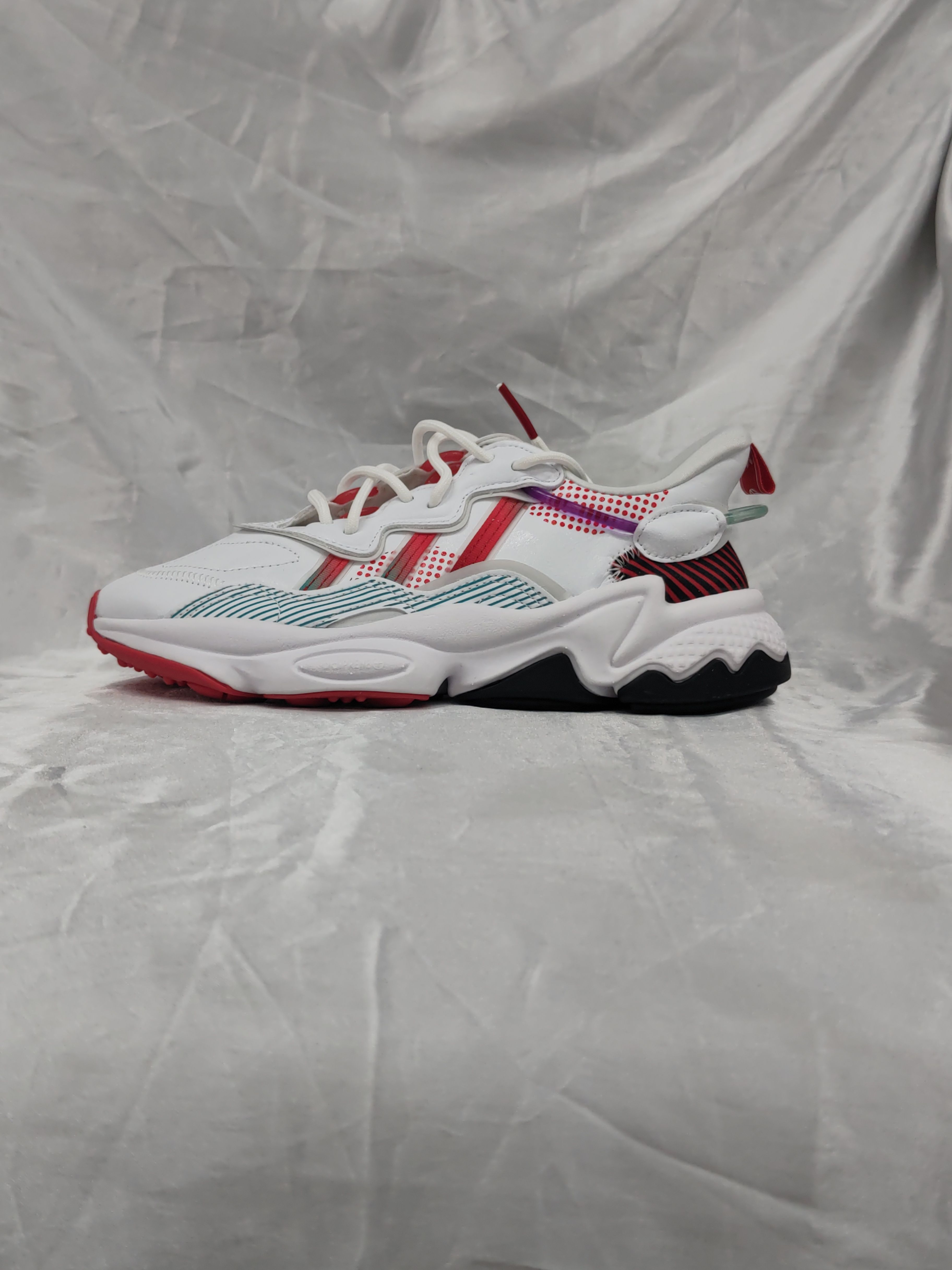 三叶草 ADIDAS OZWEEGO 女子全牛皮经典休闲运动鞋老爹鞋 Q47190