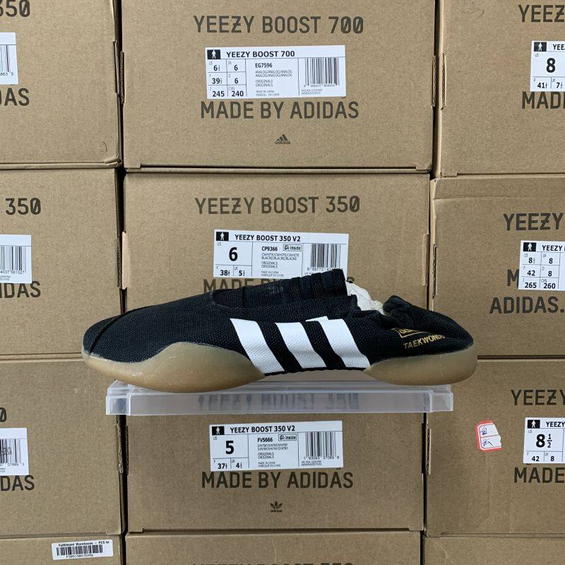 正品 ADIDAS TAEKWONDO 女子跆拳道设计复古休闲鞋 EE4697 D98205