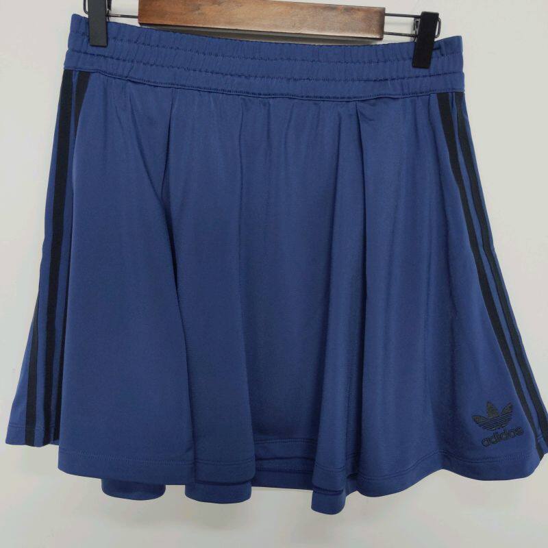 正品特价 酷动城 ADIDAS SKIRT 三叶草女子休闲半身百褶裙 CE3725