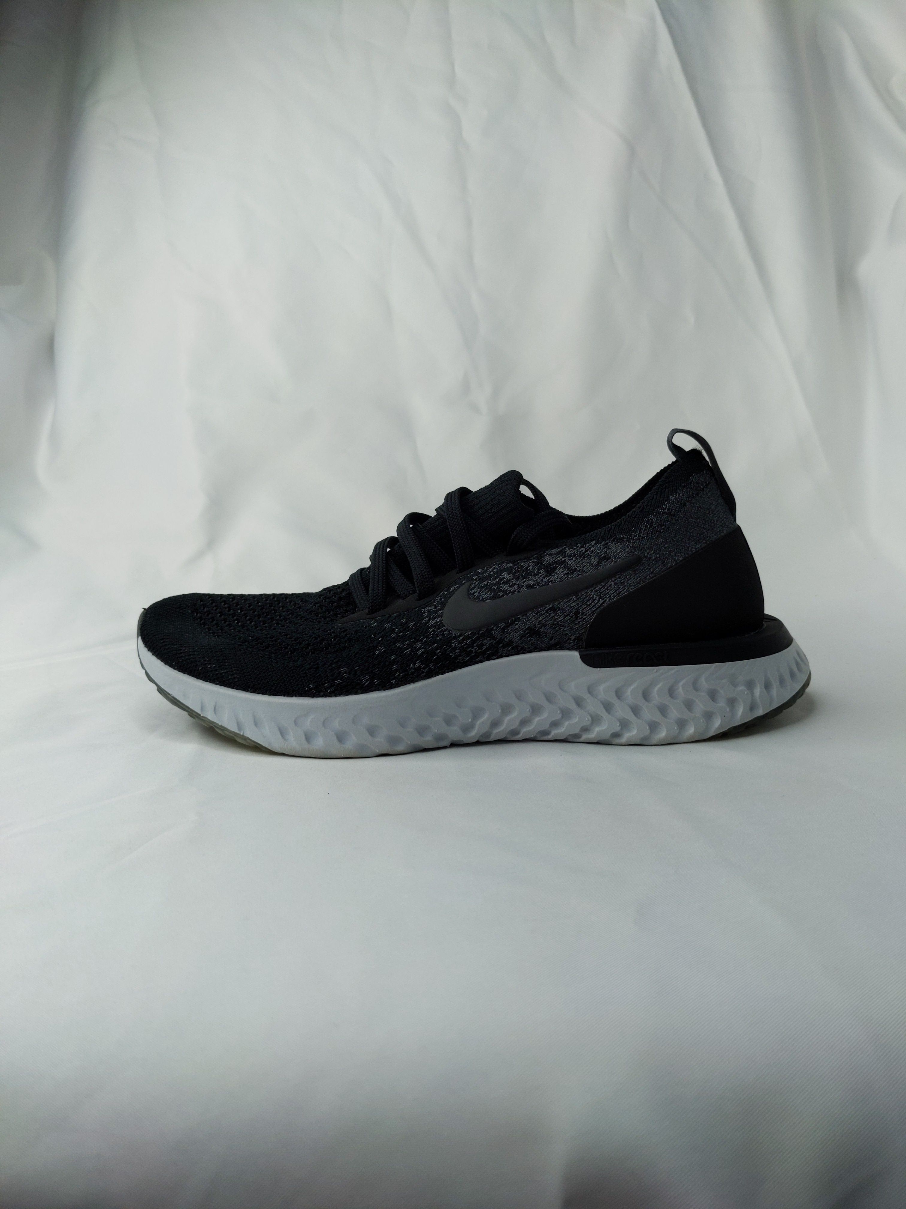耐克 Nike Epic React Flyknit 女休闲跑步鞋 AQ0070-001 无原盒