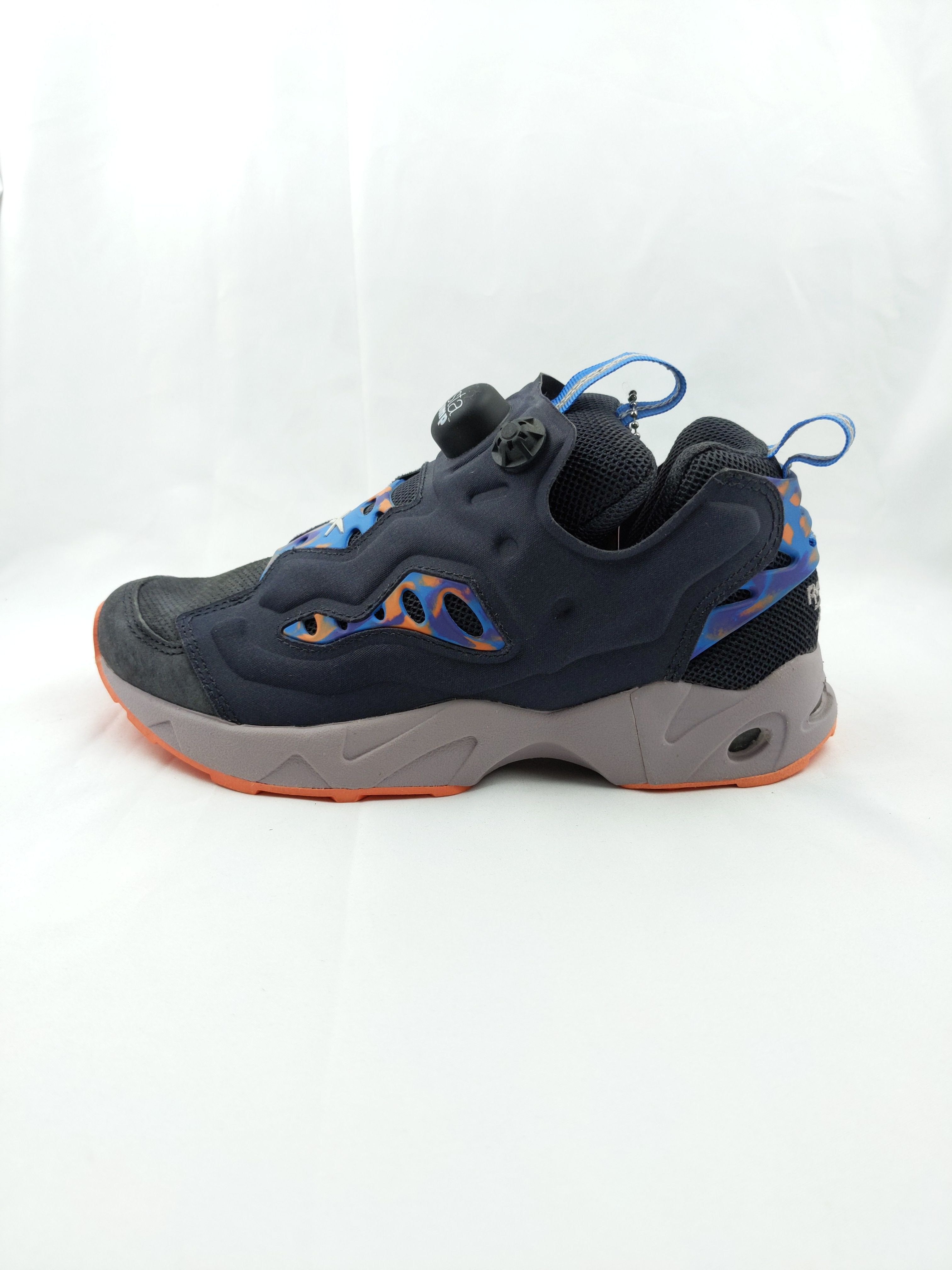 锐步 reebok instapump fury 女子全包裹性充气复古休闲鞋 bd1613