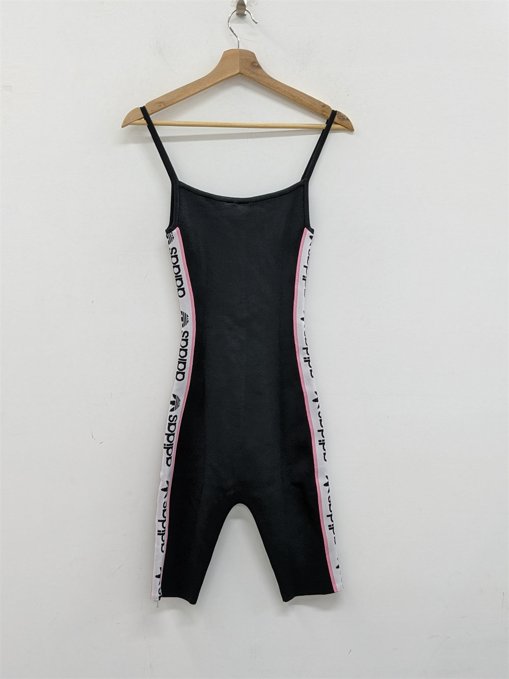 三叶草 adidas Knitted Body Suit 字母织带吊带连体短裤 DZ0101