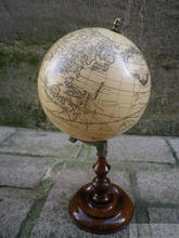 现 纽约下城公园进口Authentic Models特拉农古典地球仪桌面摆件