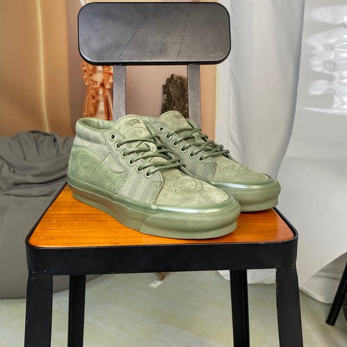 VANS范斯中帮翻毛皮休闲板鞋