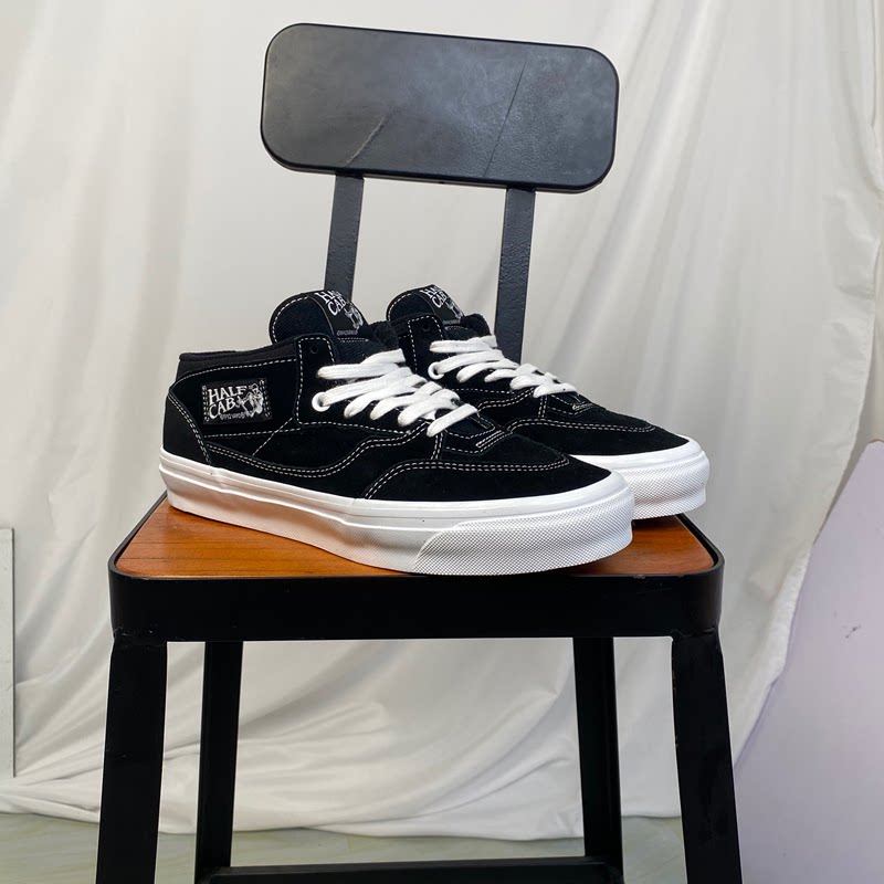VANS范斯中帮经典黑白休闲板鞋