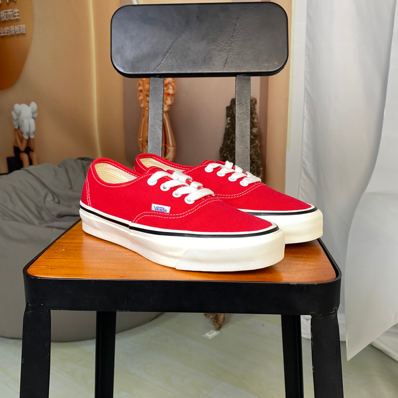 VANS范斯红色低帮帆布板鞋
