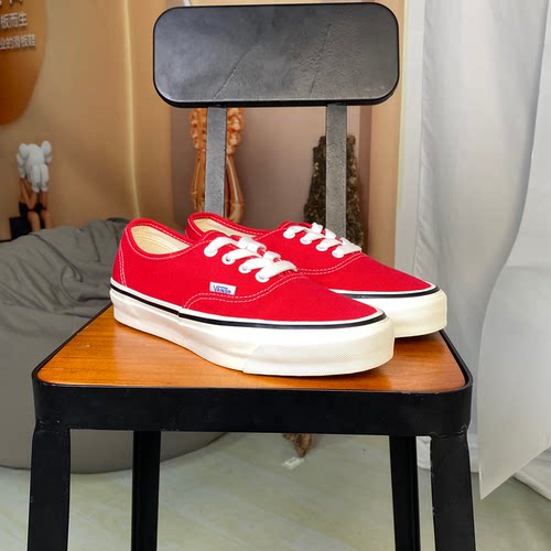 VANS范斯红色低帮帆布板鞋