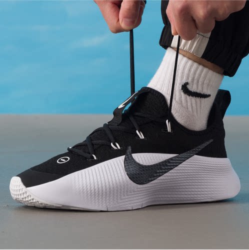 Nike耐克男士LEBRON TR1黑白配色综合训练鞋室内健身鞋FJ6151-007