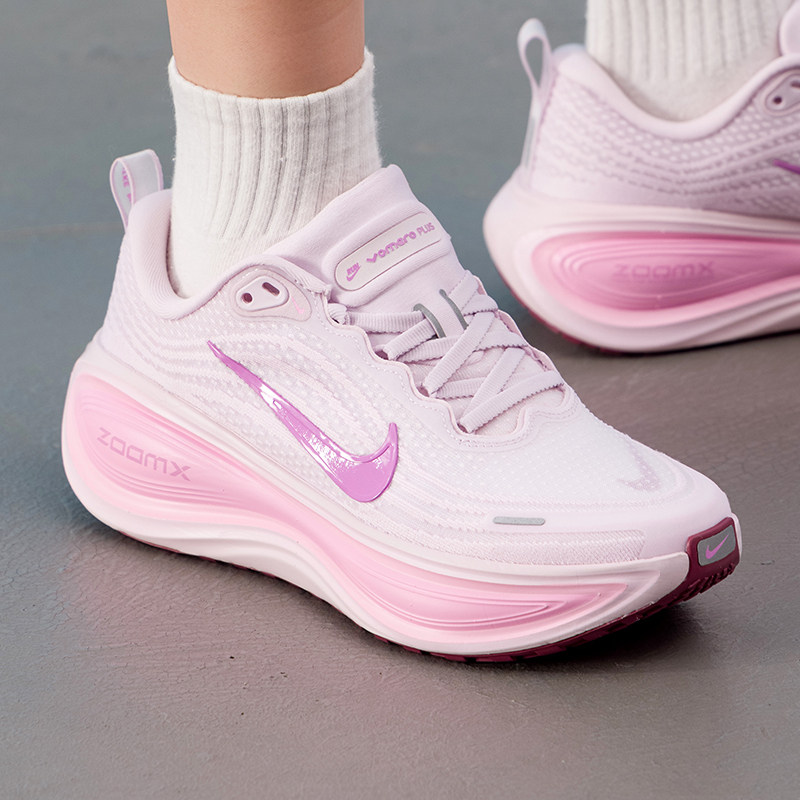 Nike耐克女跑步鞋Vomero Plus气垫减震运动鞋粉色HV8154-504-110