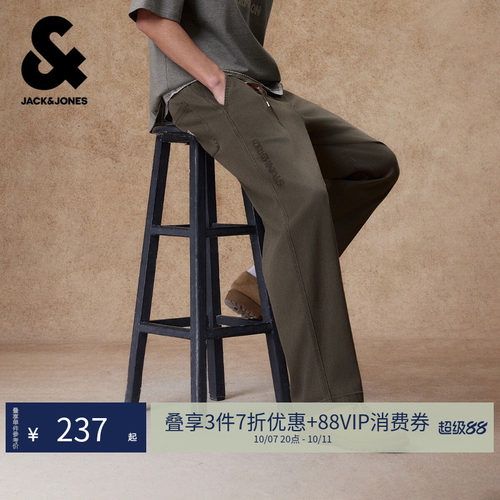 宽松版型，松紧抽绳腰头，双侧插袋