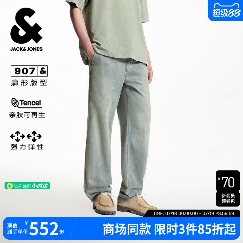 宽松版型；松紧抽绳腰头；磨白设计