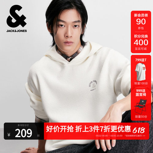 略宽松版型，连帽领型，背后立体提花刺绣