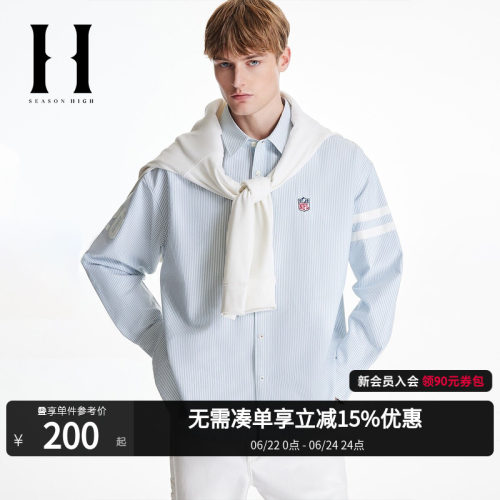 袖部条纹拼接设计，背部底摆贴布装饰