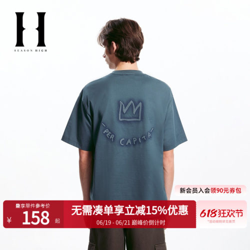 胸前装饰性胸兜；背后立体刺绣字母图案