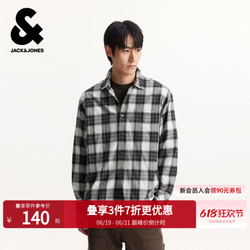 宽松版型；衬衫领型；纽扣门襟；单侧胸兜