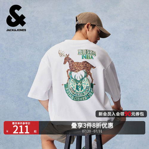 oversize版型，圆领，胸前密尔沃基雄鹿队