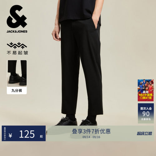 金属字母装饰，后身双侧插袋，不易起皱面料