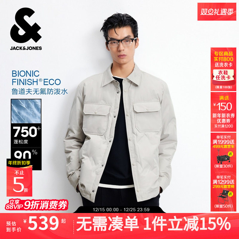 合体版型；防泼水面料；两侧胸前立体口袋