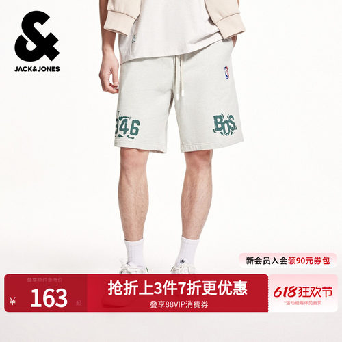 略宽松版型；松紧抽绳腰头；双侧插袋