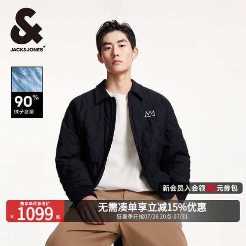 宽松版型，翻领领口，拉链门襟，双侧按扣