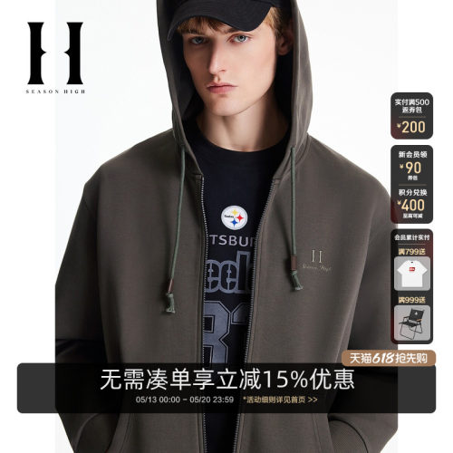 两侧插袋设计，胸前字母刺绣