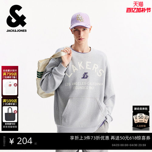 略宽松版型；圆领领型