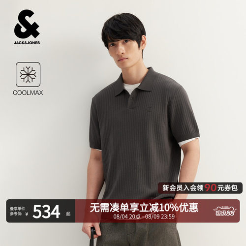 合体版型，翻领领型，两粒扣领口