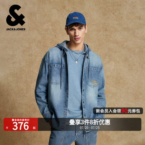 廓形版型双侧胸兜；摁扣门襟；做旧磨白水洗