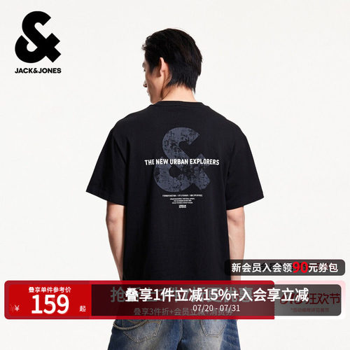 宽松版型；螺纹圆领领口；胸前LOGO立体胶印