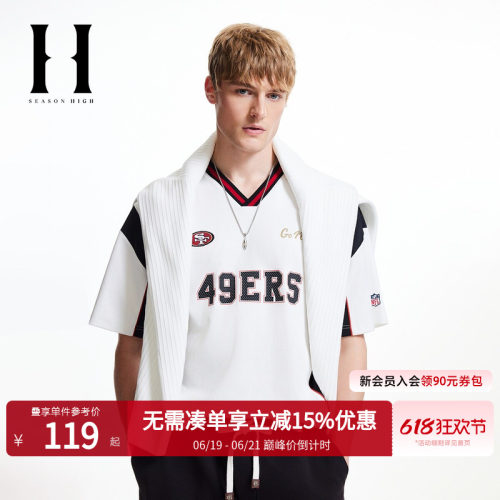 略宽松版型；衣身撞色条纹拼接设计；