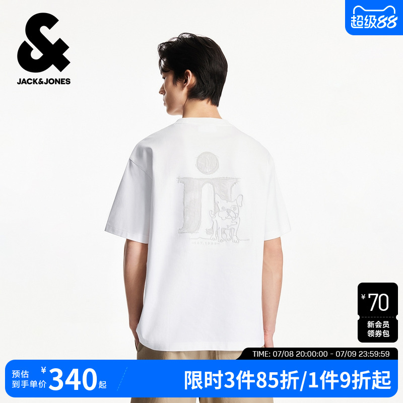 宽松版型 罗纹圆领袖口及下摆 胸前胶印刺绣