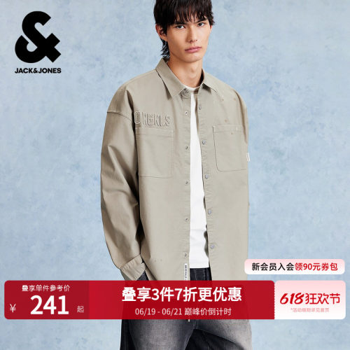 衣身泼墨设计，背后logo皮标及贴布装饰