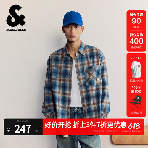 宽松版型，翻领领口，纽扣门襟，衣身格纹