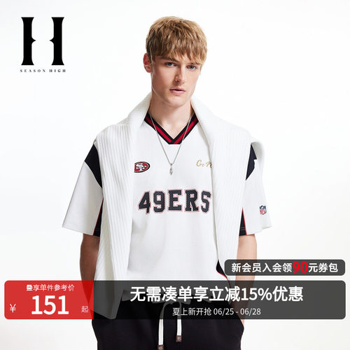 略宽松版型；衣身撞色条纹拼接设计；