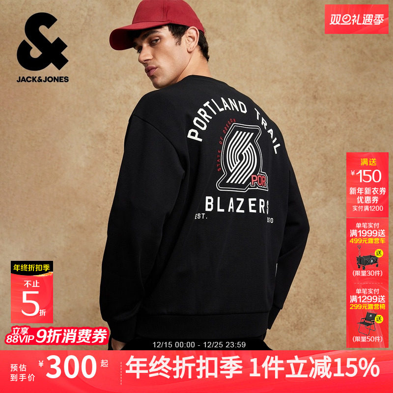 略宽松版型 罗纹圆领 字母贴布