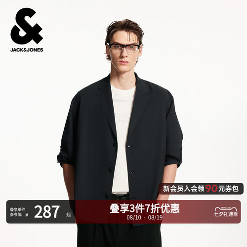宽松版型，平驳领领型，可挽袖设计