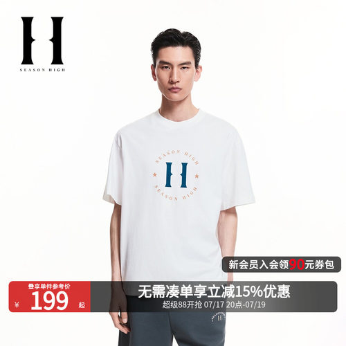 略宽松版型；罗纹圆领；胸前胶印+植绒图案