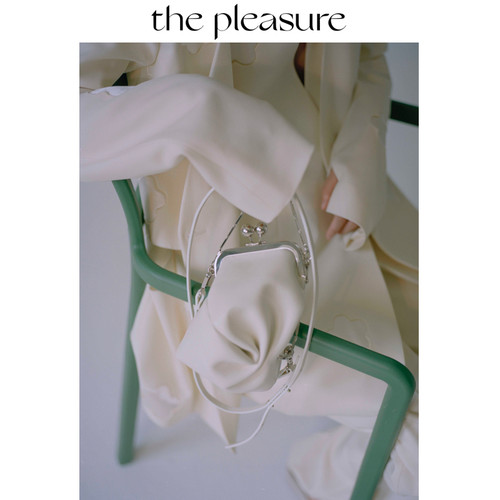 thepleasure软雕塑奶白原创设计细链条手提斜挎包歪头包牛剖层革