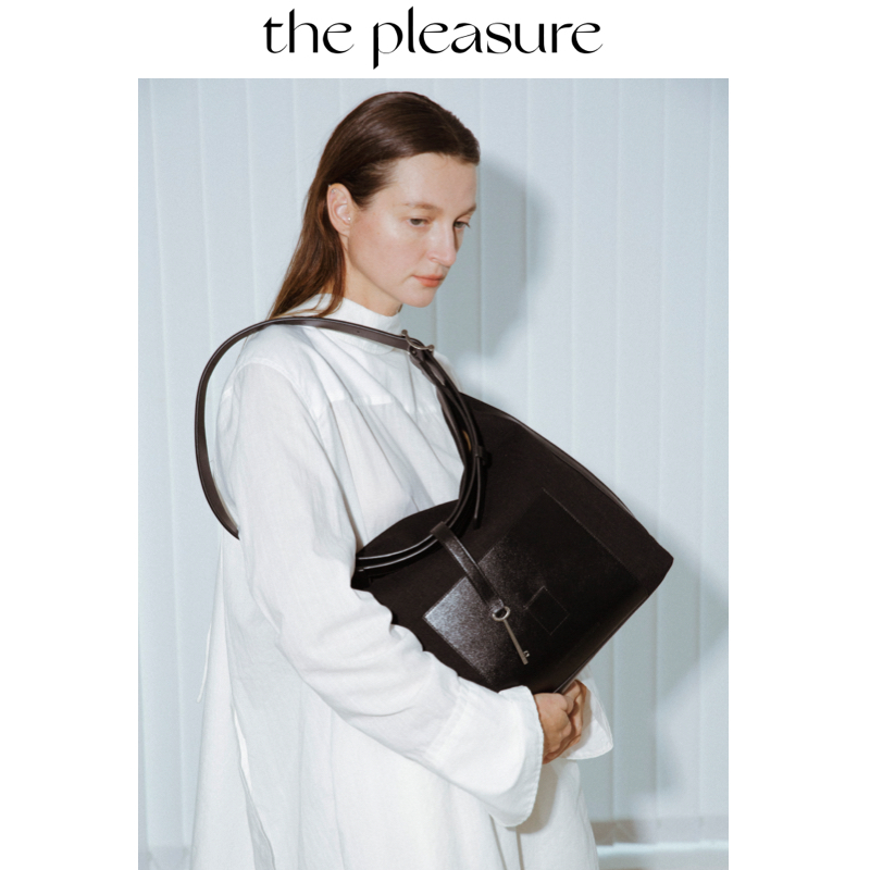 the pleasure早秋新品钥匙帆船包斜挎单肩包帆布拼皮大容量松弛感