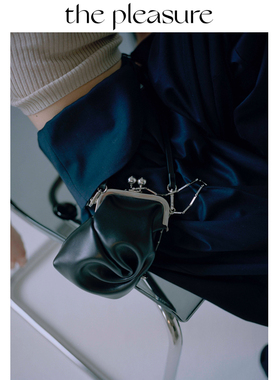 the pleasure软雕塑原创设计褶皱歪头包口金包斜挎迷你包牛剖层革