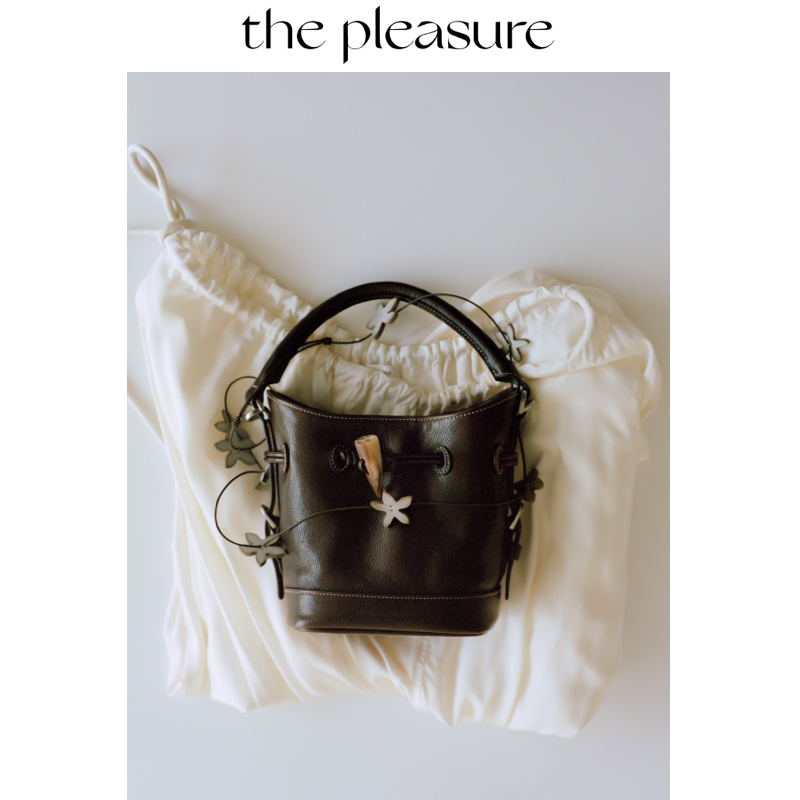 thepleasure石楠棕牛角桶包mini