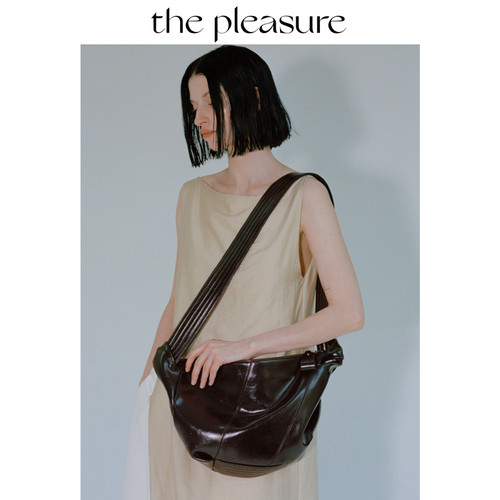 thepleasure斜挎包松驰感大简约