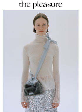 the pleasure新品羊皮毛一体毛毛褶皱桶包双肩包斜挎