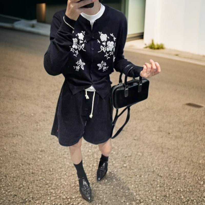 2025秋冬圆领毛衣手工钉珠