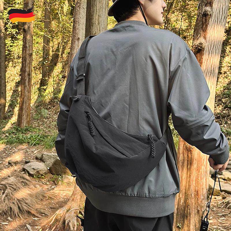 德国男士斜挎包户外运动骑行水饺包女轻便休闲通勤单肩中性风背包