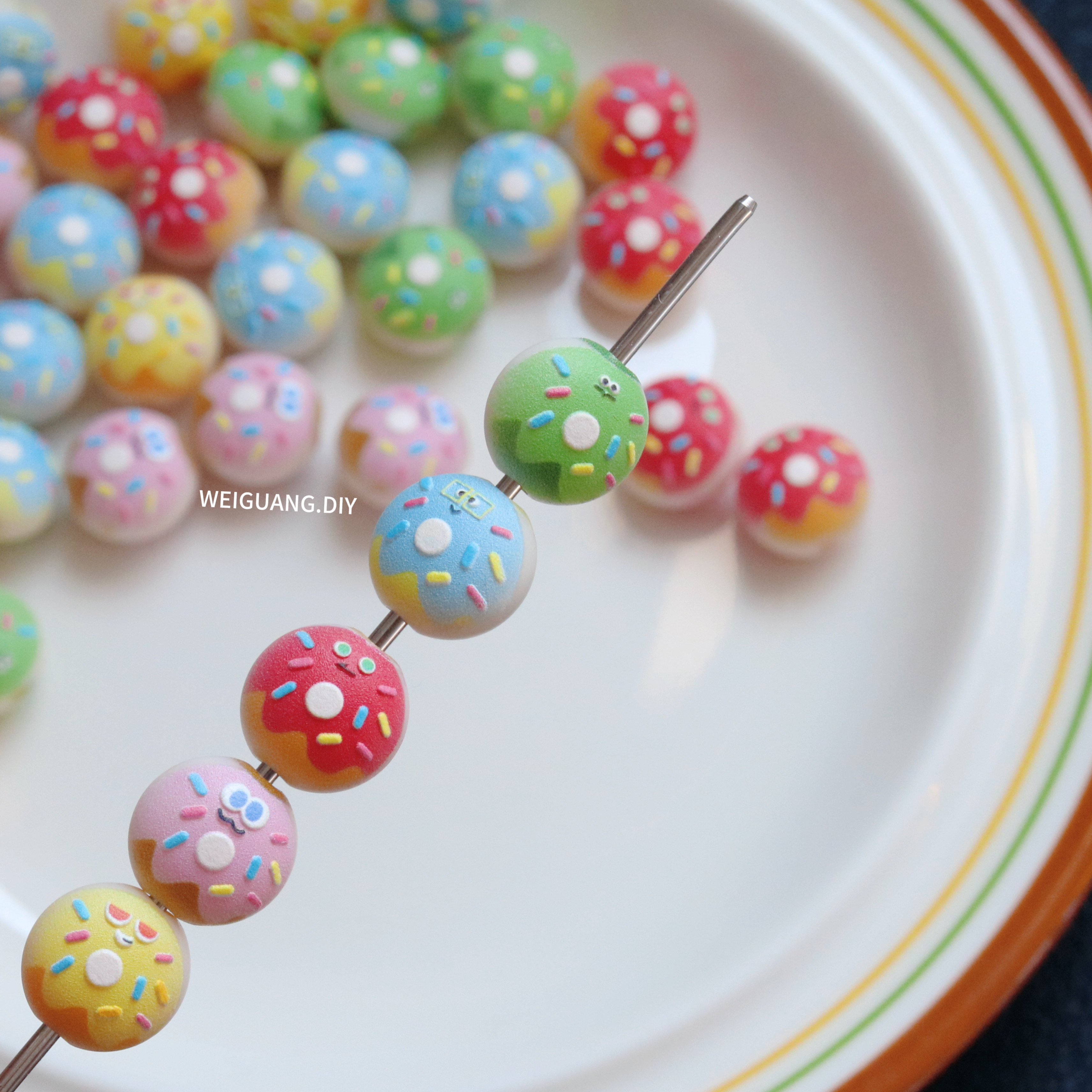 彩色甜甜圈糖豆五月天印花可爱串珠diy手链手机链包挂饰品配件