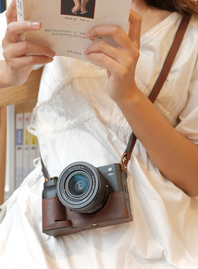 索尼a7c2保护套a7m5相机包a7m4皮套6400真皮底座ZVE10相机套a7r5