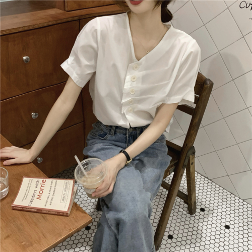 Real price! Korean pure color top V-neck thin single breasted personalized pleated short sleeve shirt