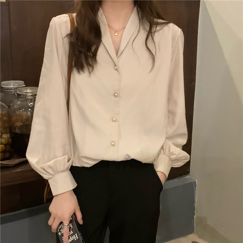 Real price! Autumn French retro V-neck Pearl Button Shirt gentle temperament solid color long sleeve shirt